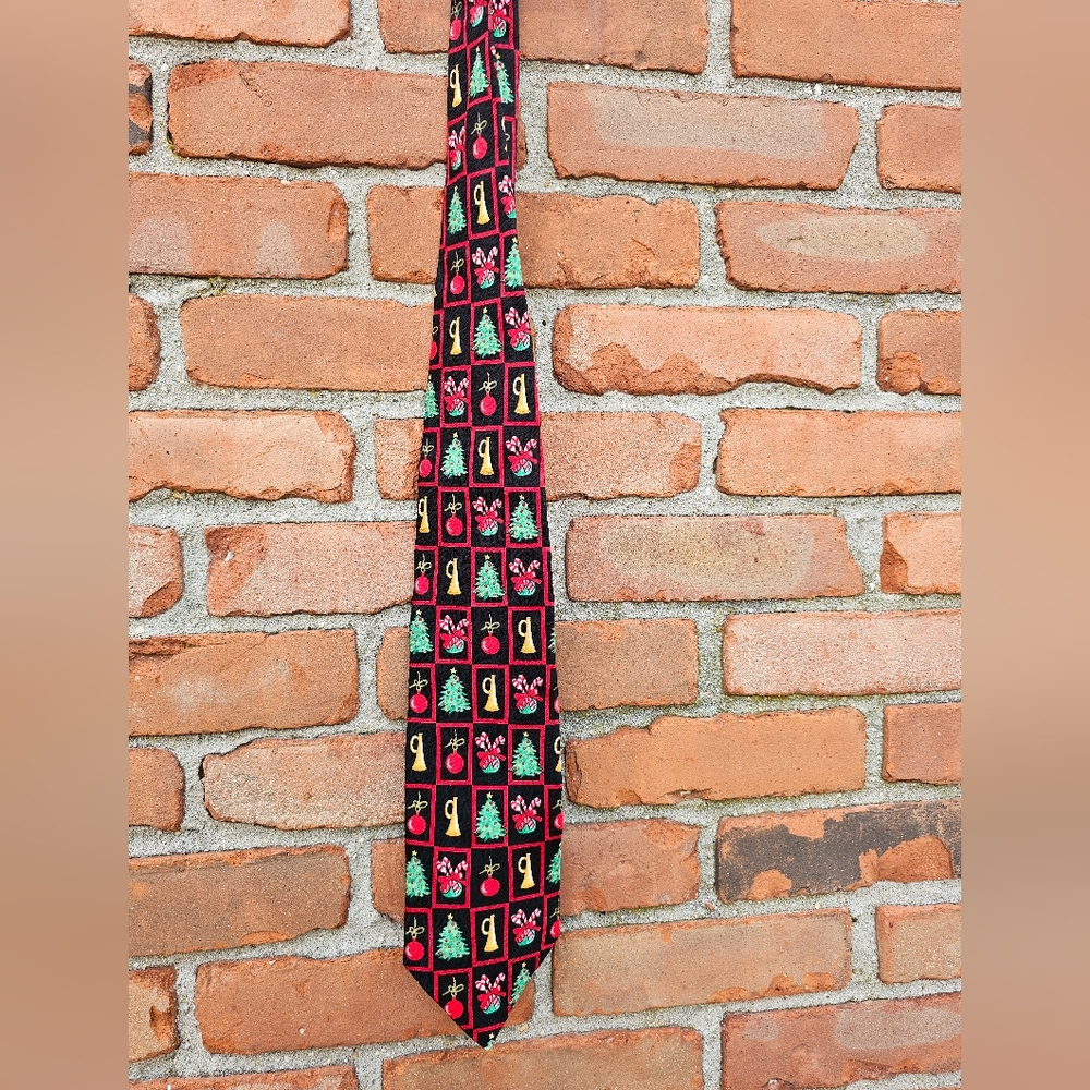 VTG Holiday Traditions Christmas Tie by MNC | Made in USA | Festive Ornaments, T